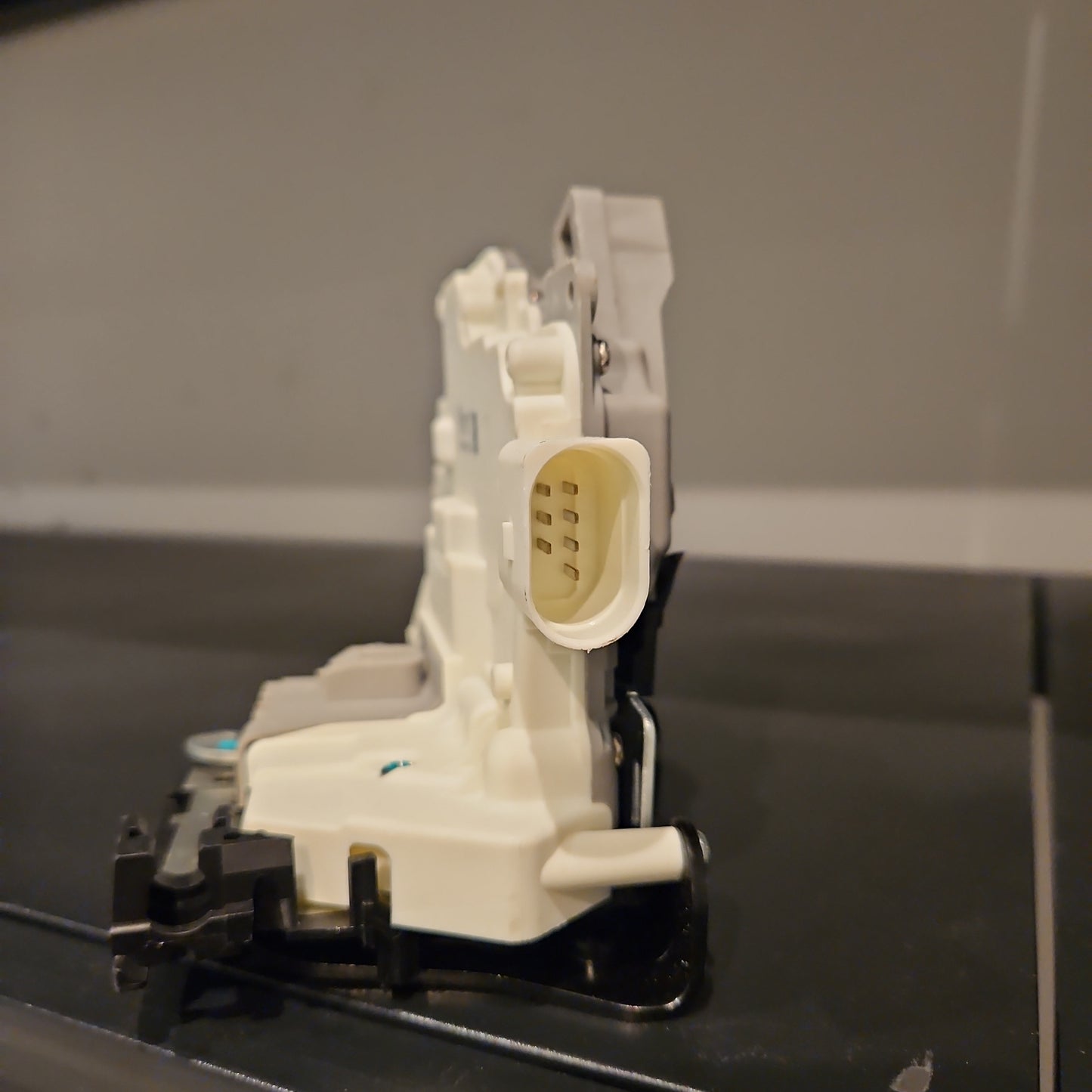 ZPY 8K0839016A DOOR LATCH ASSEMBLY REAR RIGHT