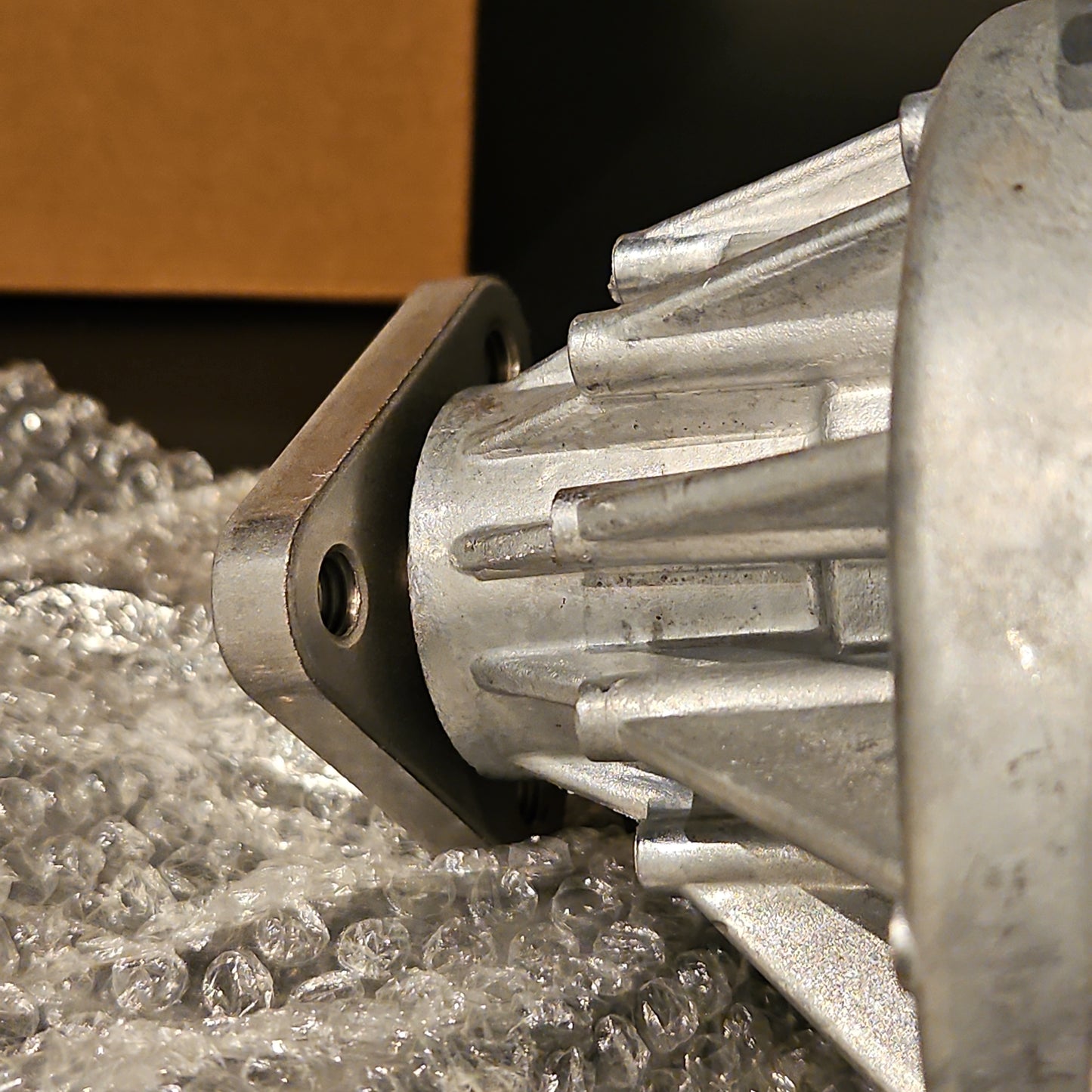 OEM 94810603301 water pump with the gasket