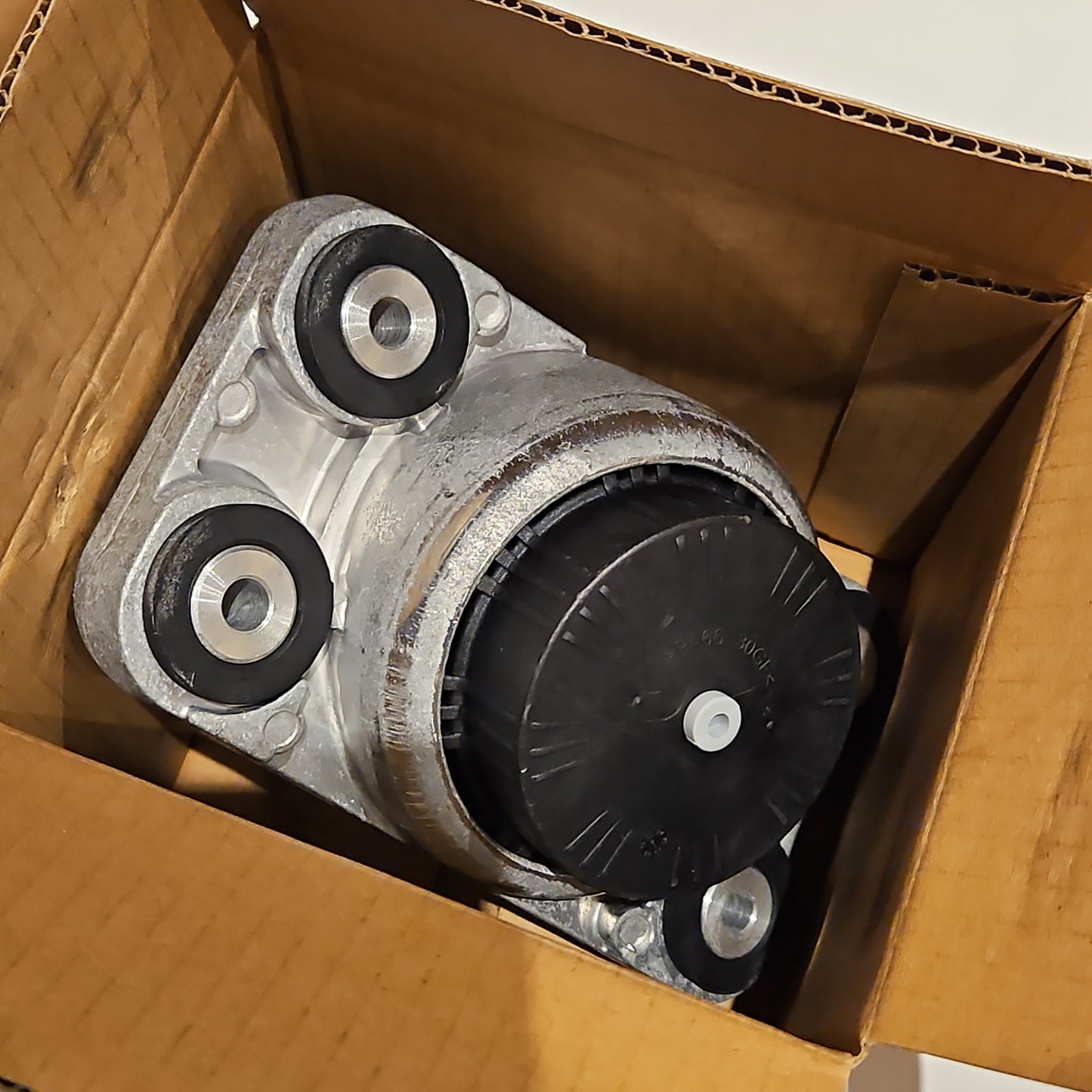 OEM LR123907 Motor Mount - Land-Rover