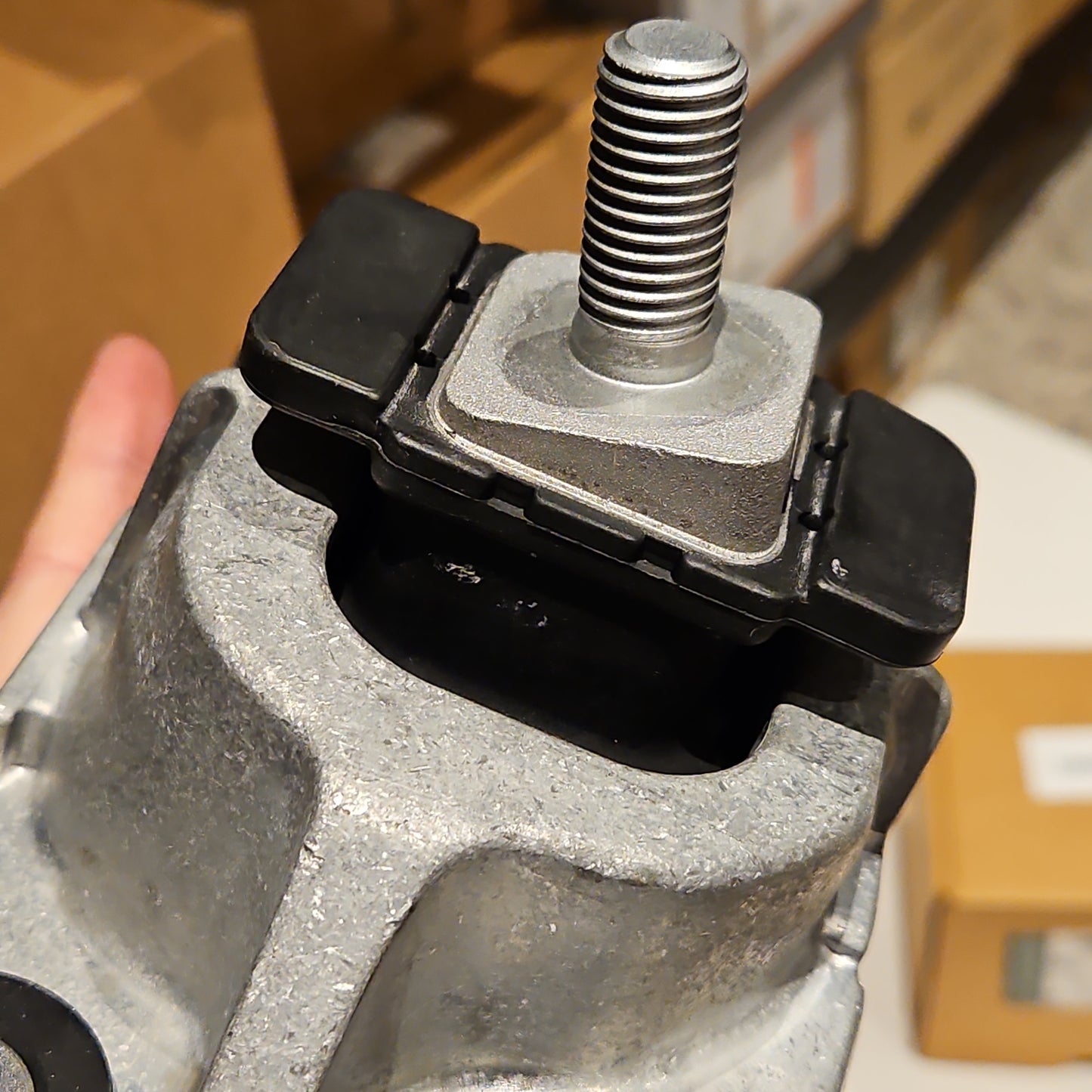 OEM LR123907 Motor Mount - Land-Rover