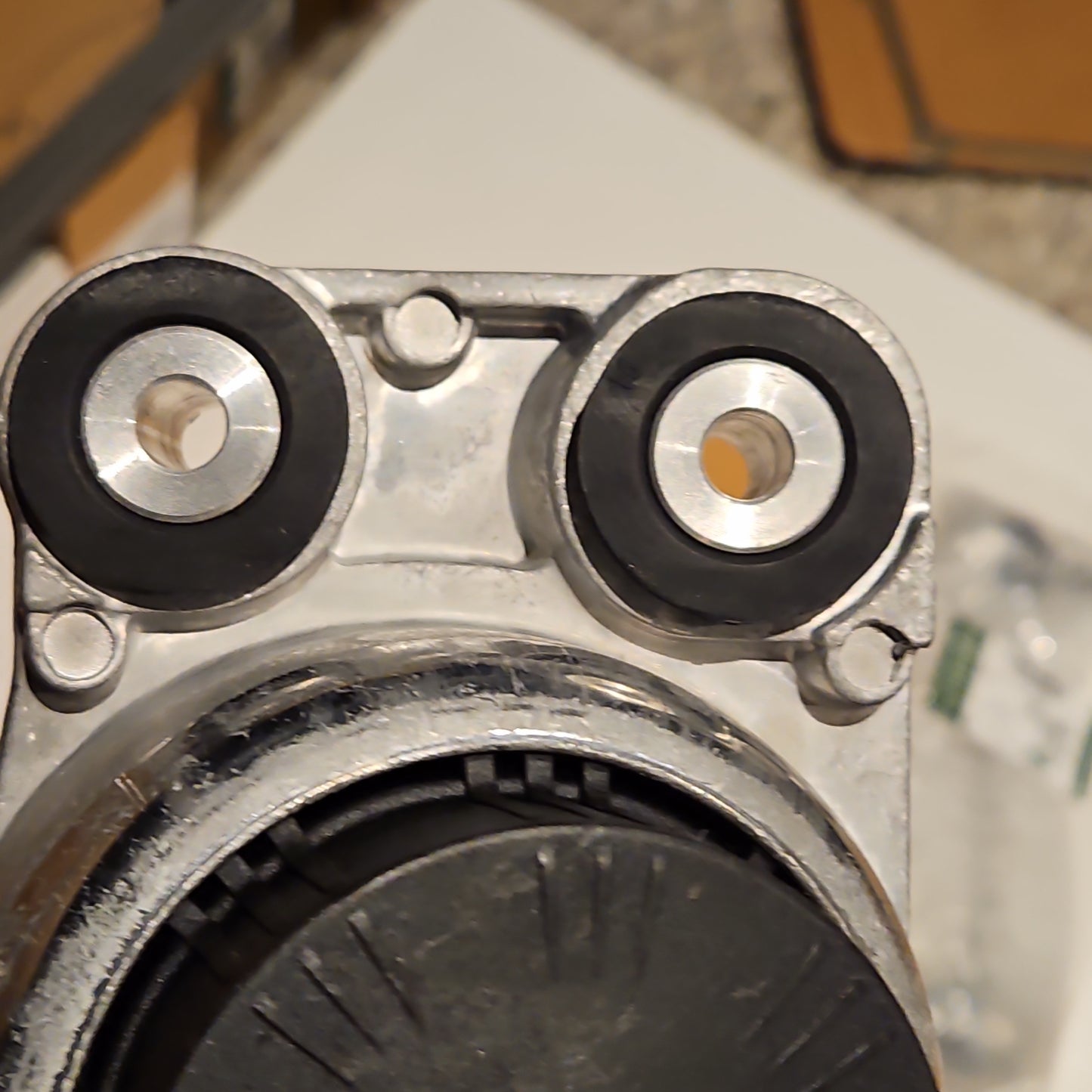 OEM LR123907 Motor Mount - Land-Rover