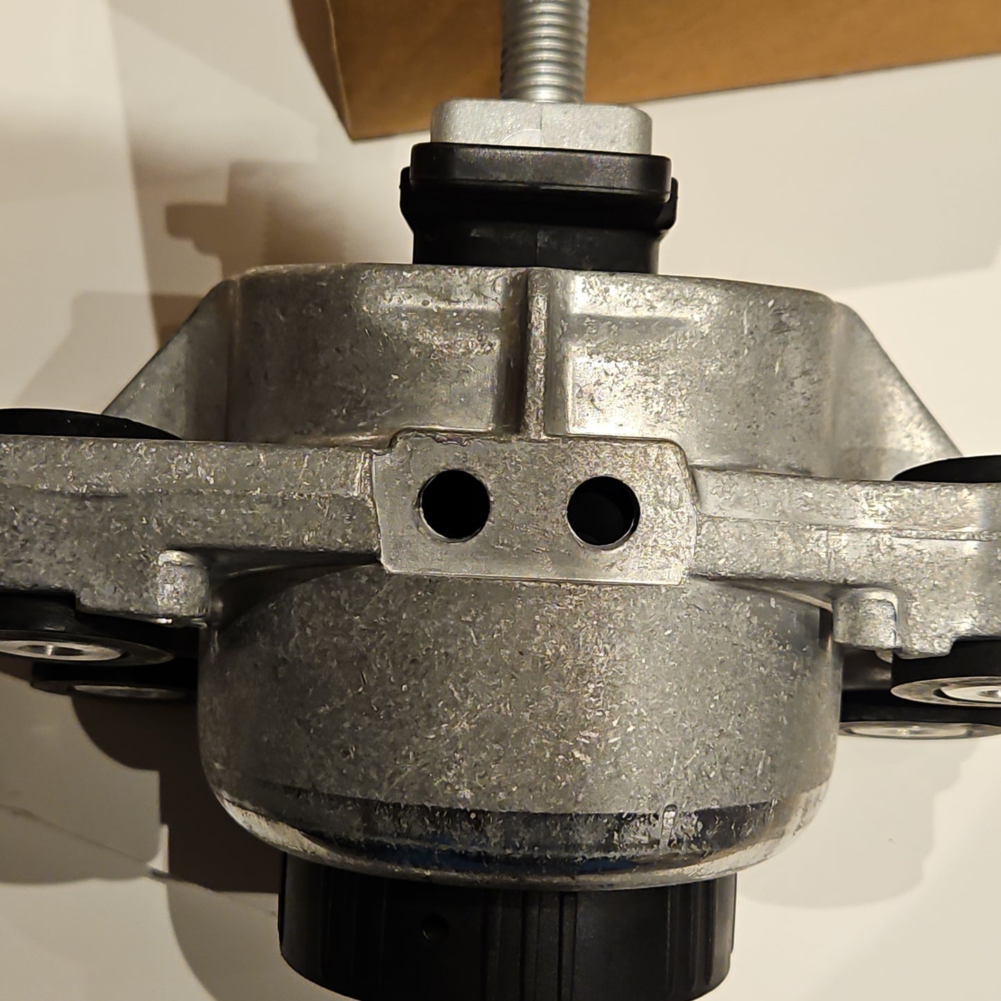 OEM LR123907 Motor Mount - Land-Rover