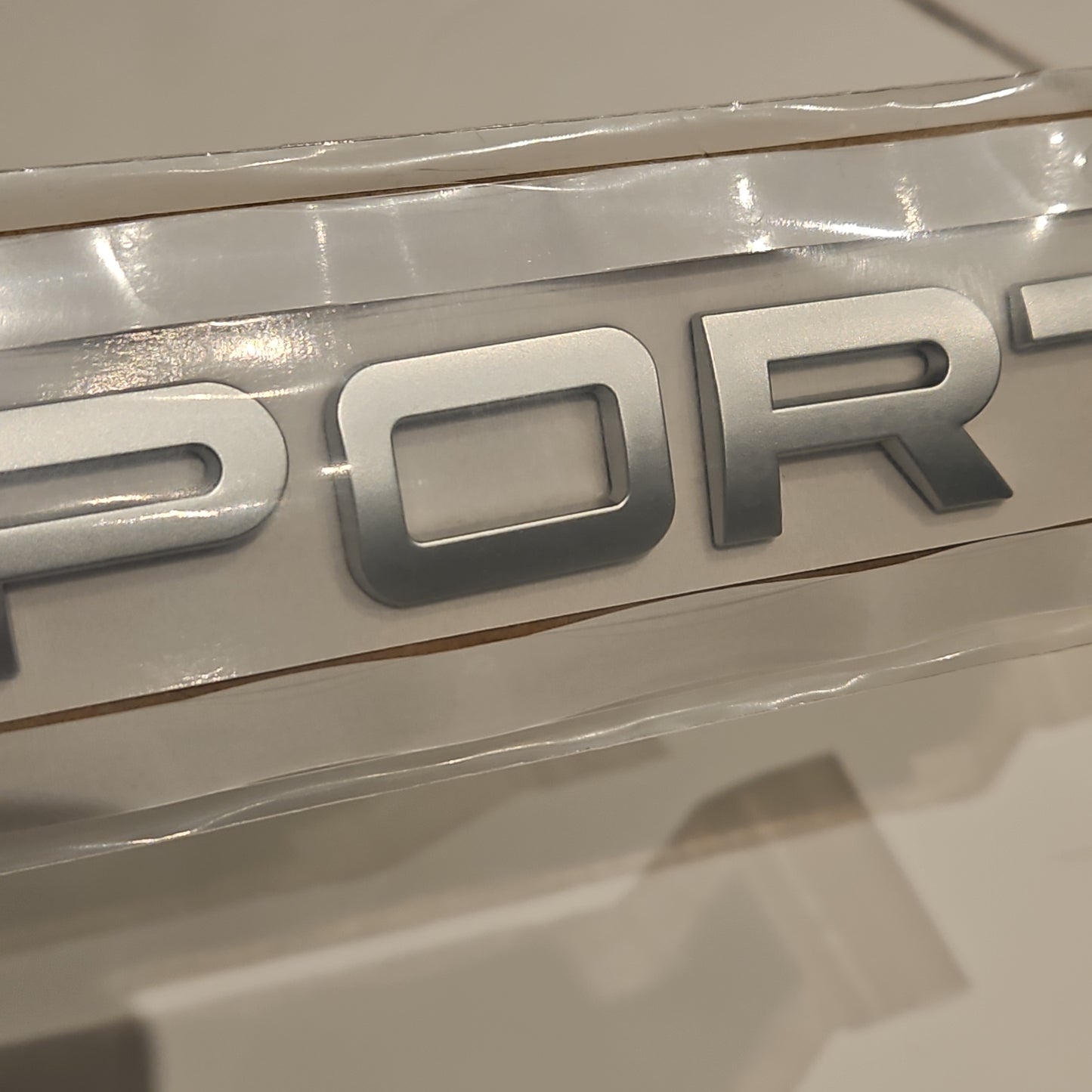 LR030337 - LAND ROVER NAME PLATE SPORT LOGO EMBLEM