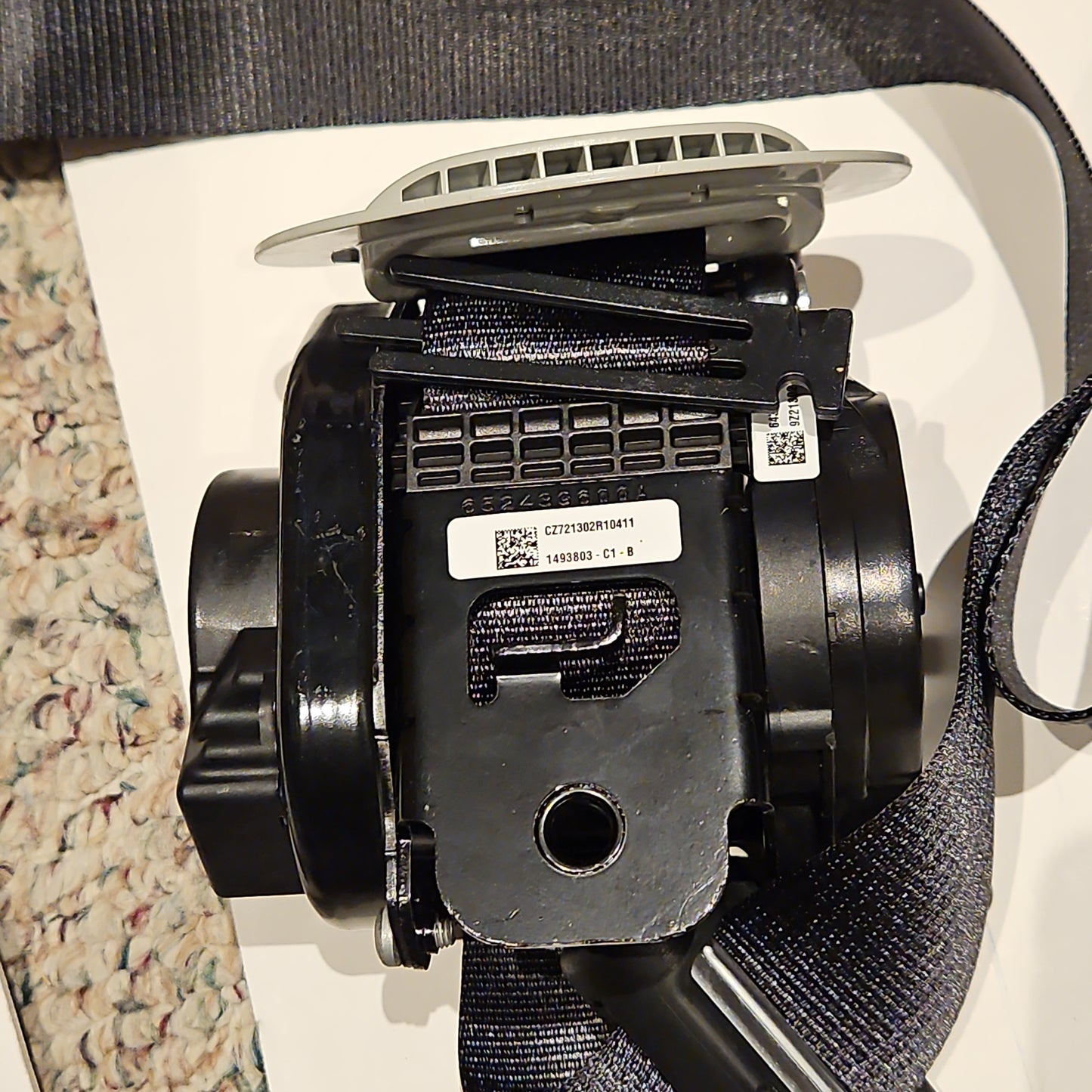 Tesla 1493803-C1-B Model Y safety seatbelt retractor assembly NEW Front Right