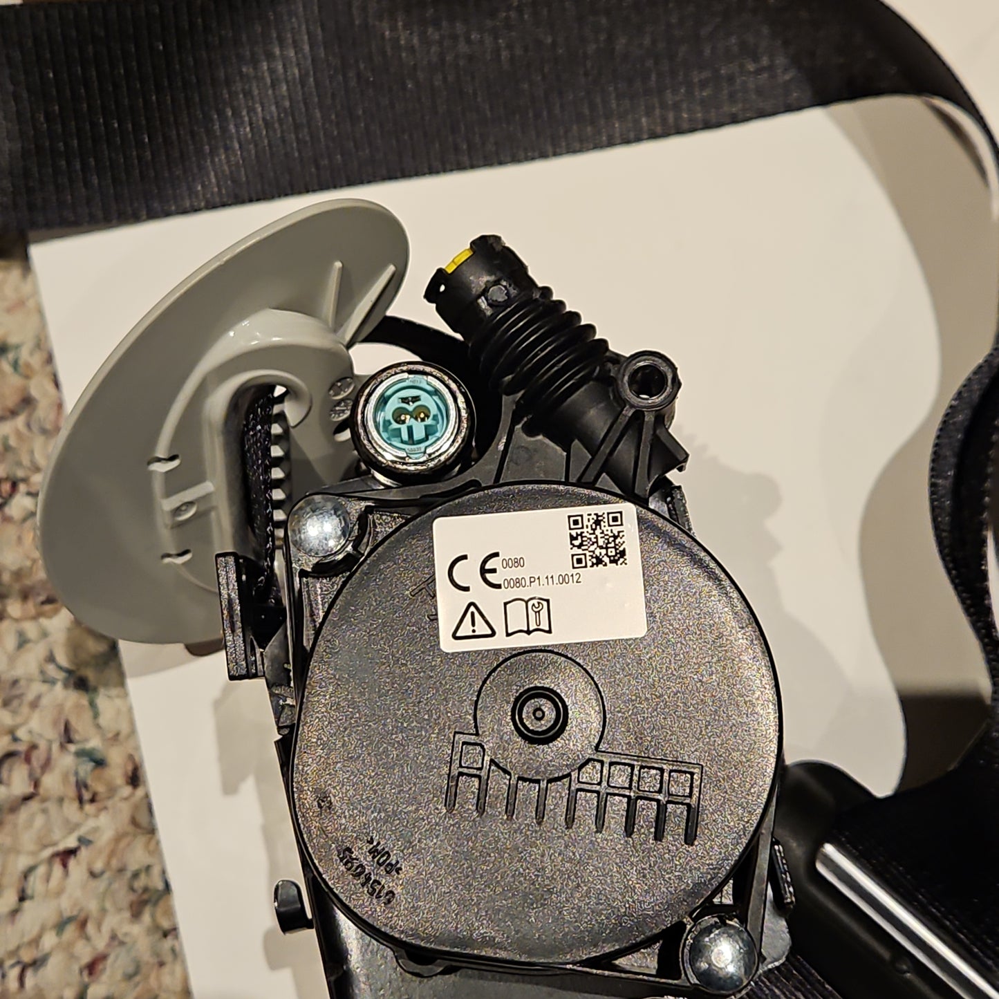 Tesla 1493803-C1-B Model Y safety seatbelt retractor assembly NEW Front Right