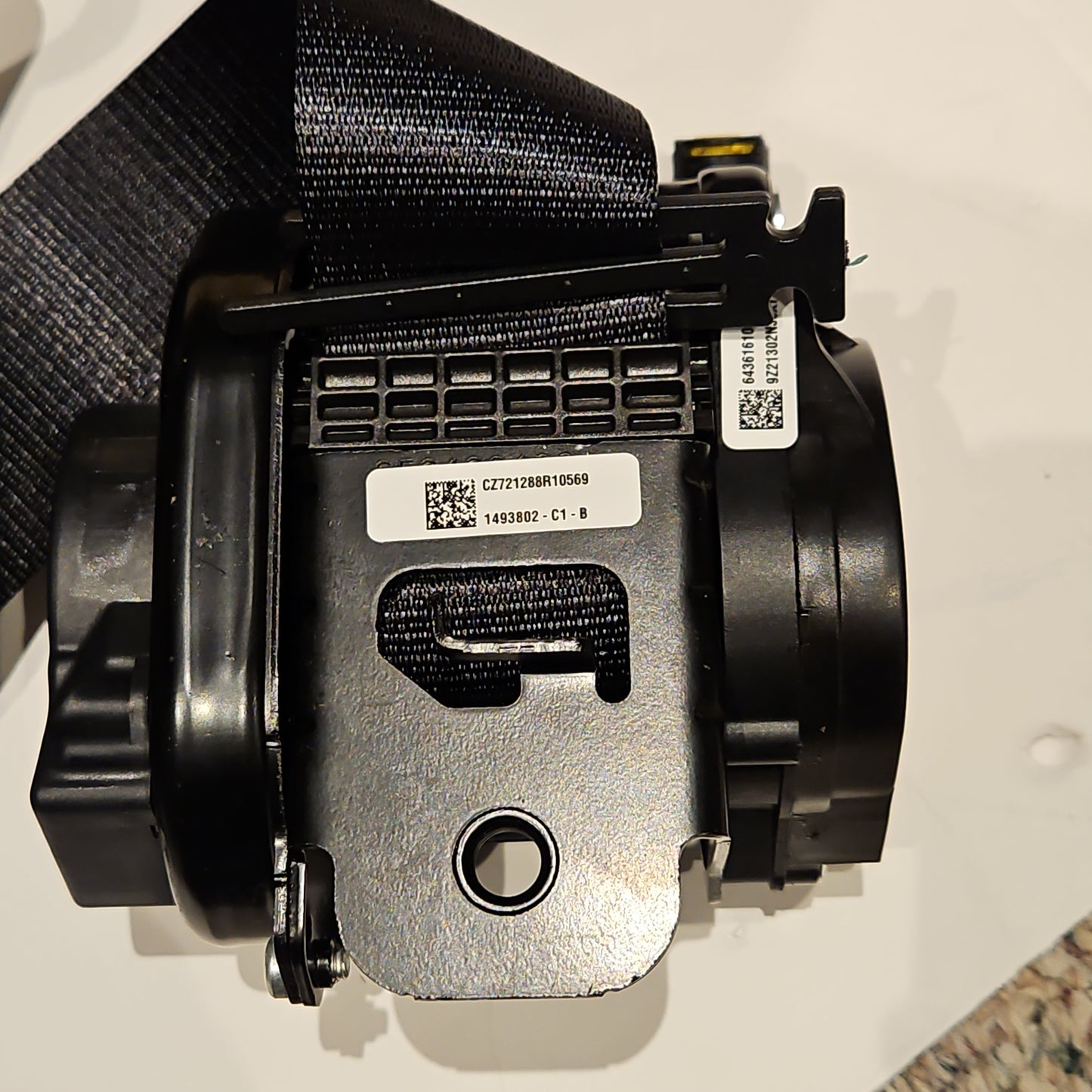 Tesla 1493803-C1-B Model Y safety seatbelt retractor assembly NEW Front Right