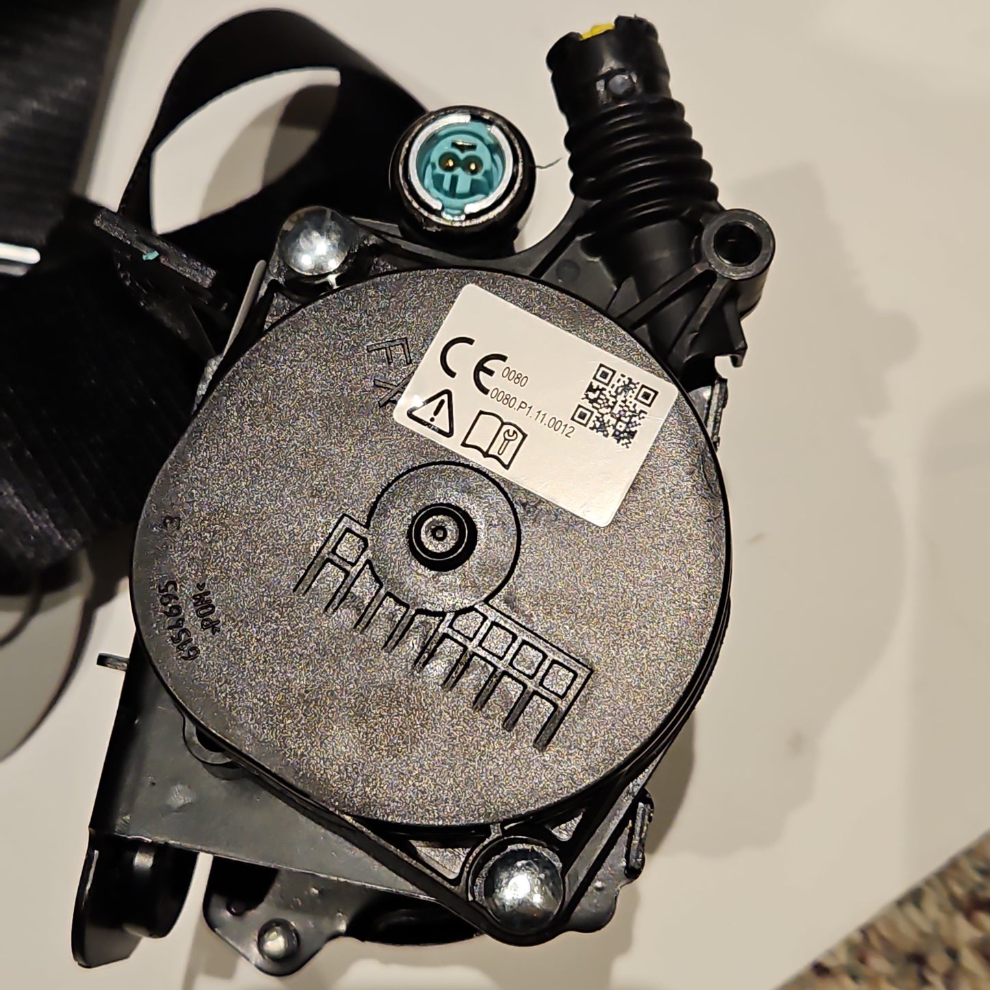 Tesla 1493803-C1-B Model Y safety seatbelt retractor assembly NEW Front Right