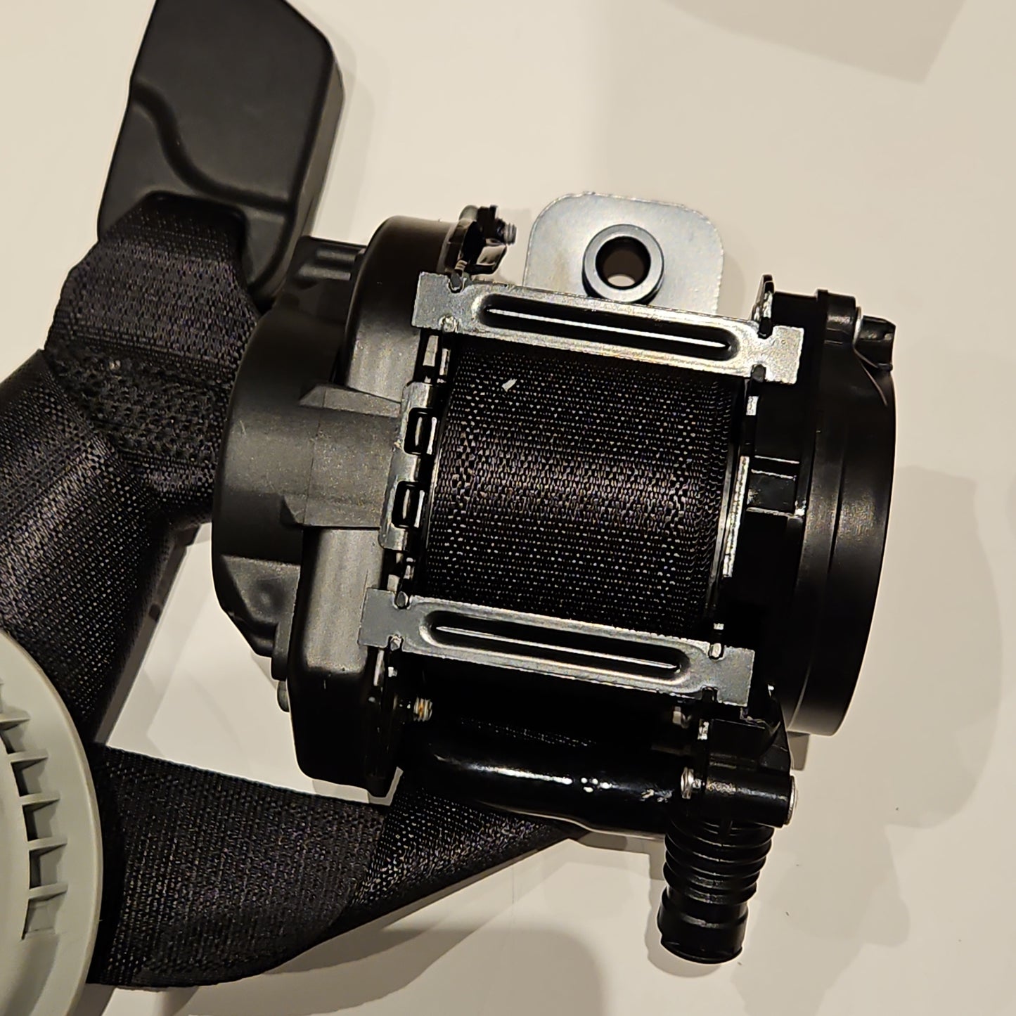 Tesla 1105821-01-F Model 3 safety belt retractor NEW Front Left