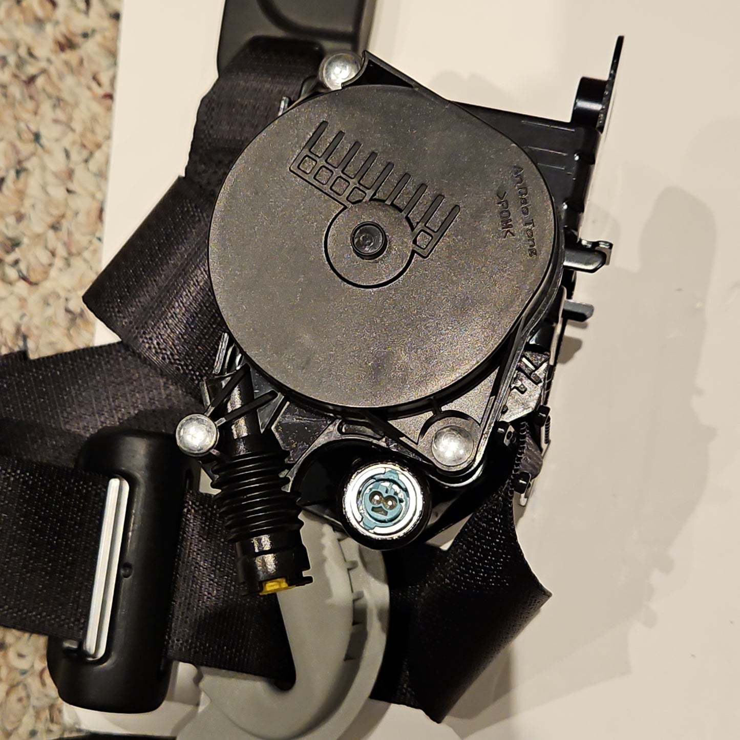 Tesla 1105821-01-F Model 3 safety belt retractor NEW Front Left