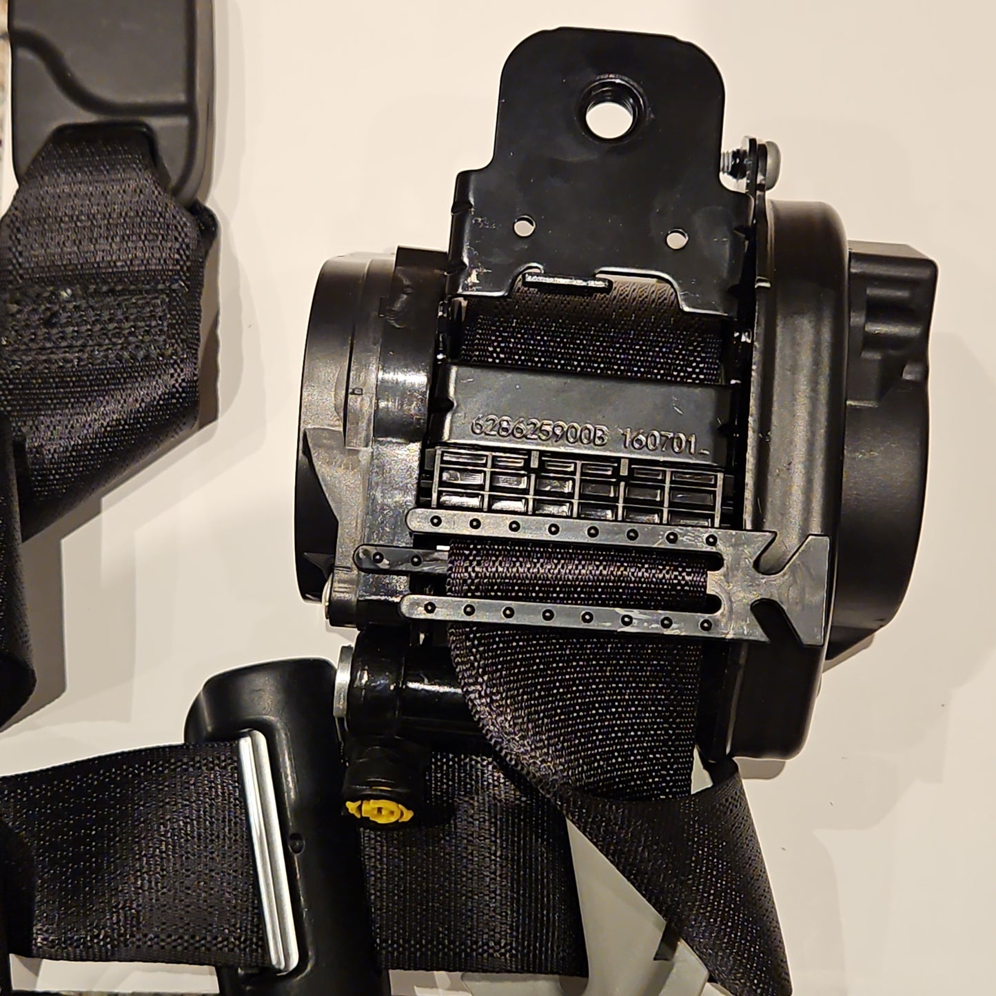 Tesla 1105821-01-F Model 3 safety belt retractor NEW Front Left