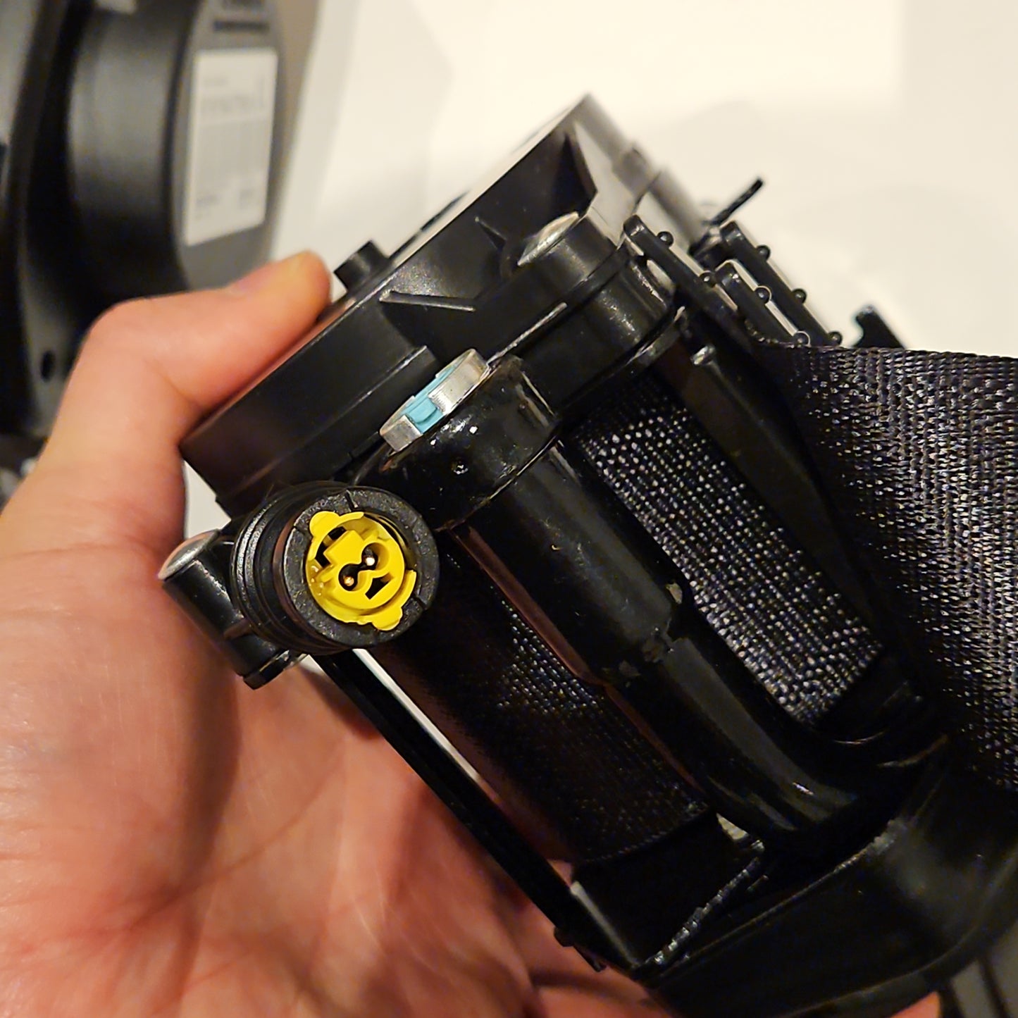 Tesla 1105821-01-F Model 3 safety belt retractor NEW Front Left