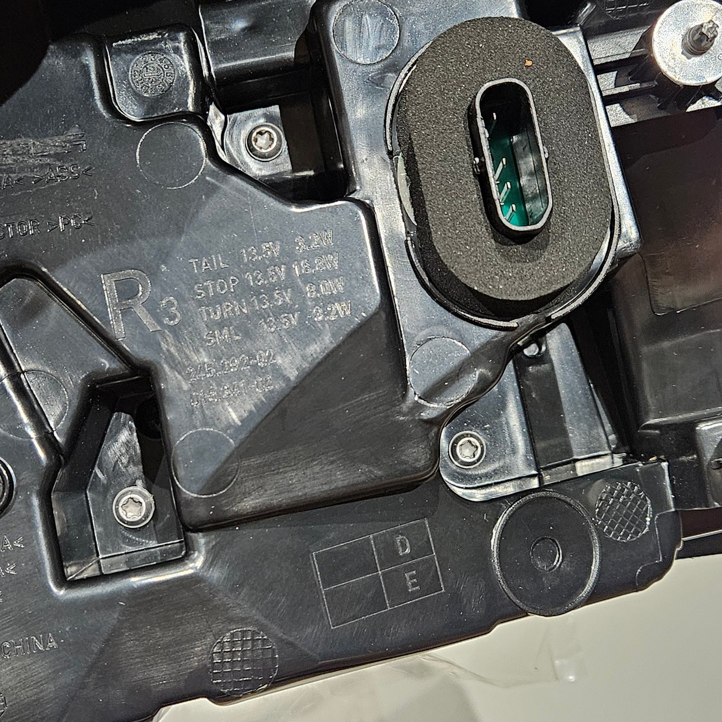 Tesla 1077400-00-C 17-20 MODEL 3 REAR TAIL LAMP RH