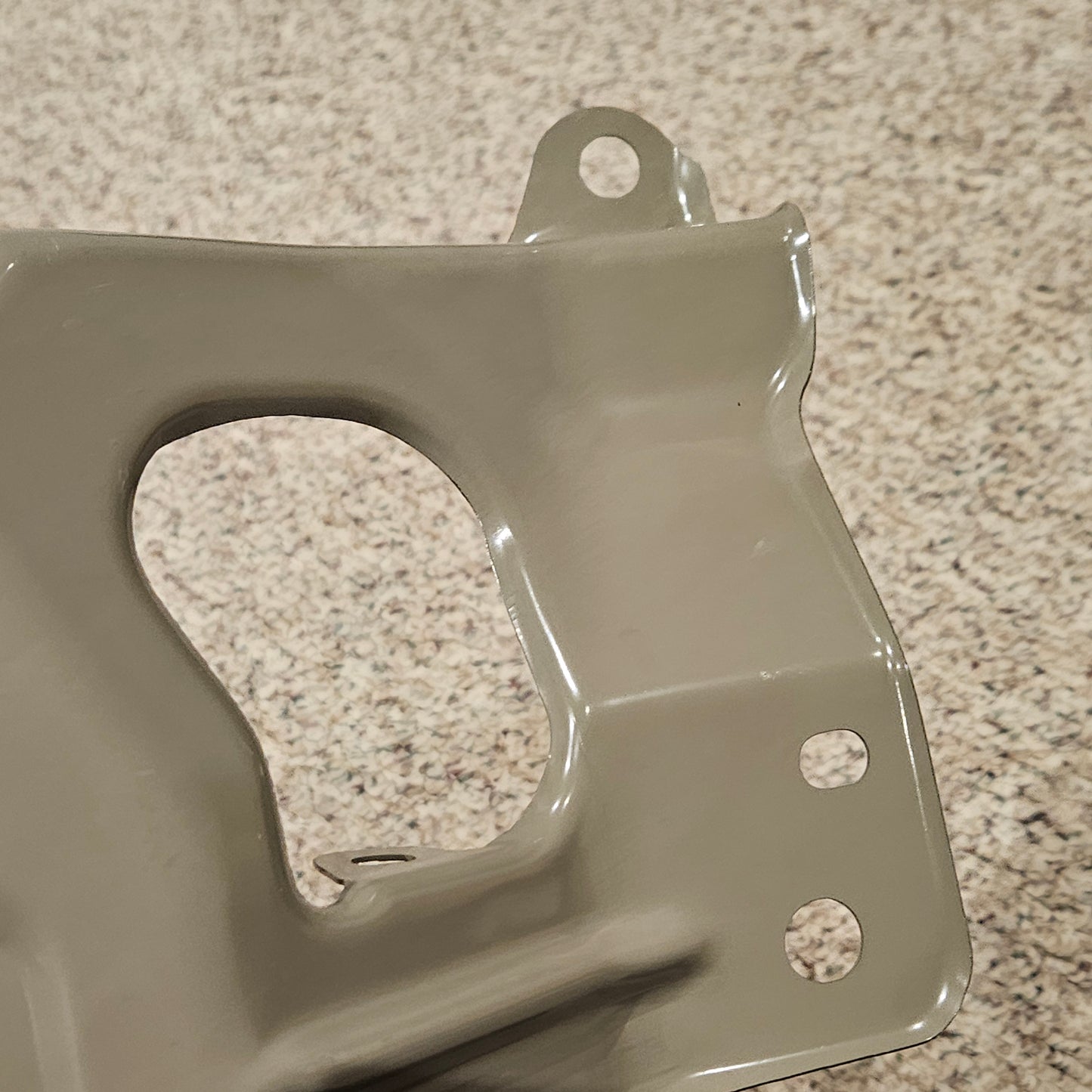 Tesla 1504590-S0-A Model Y Fender Bracket RH