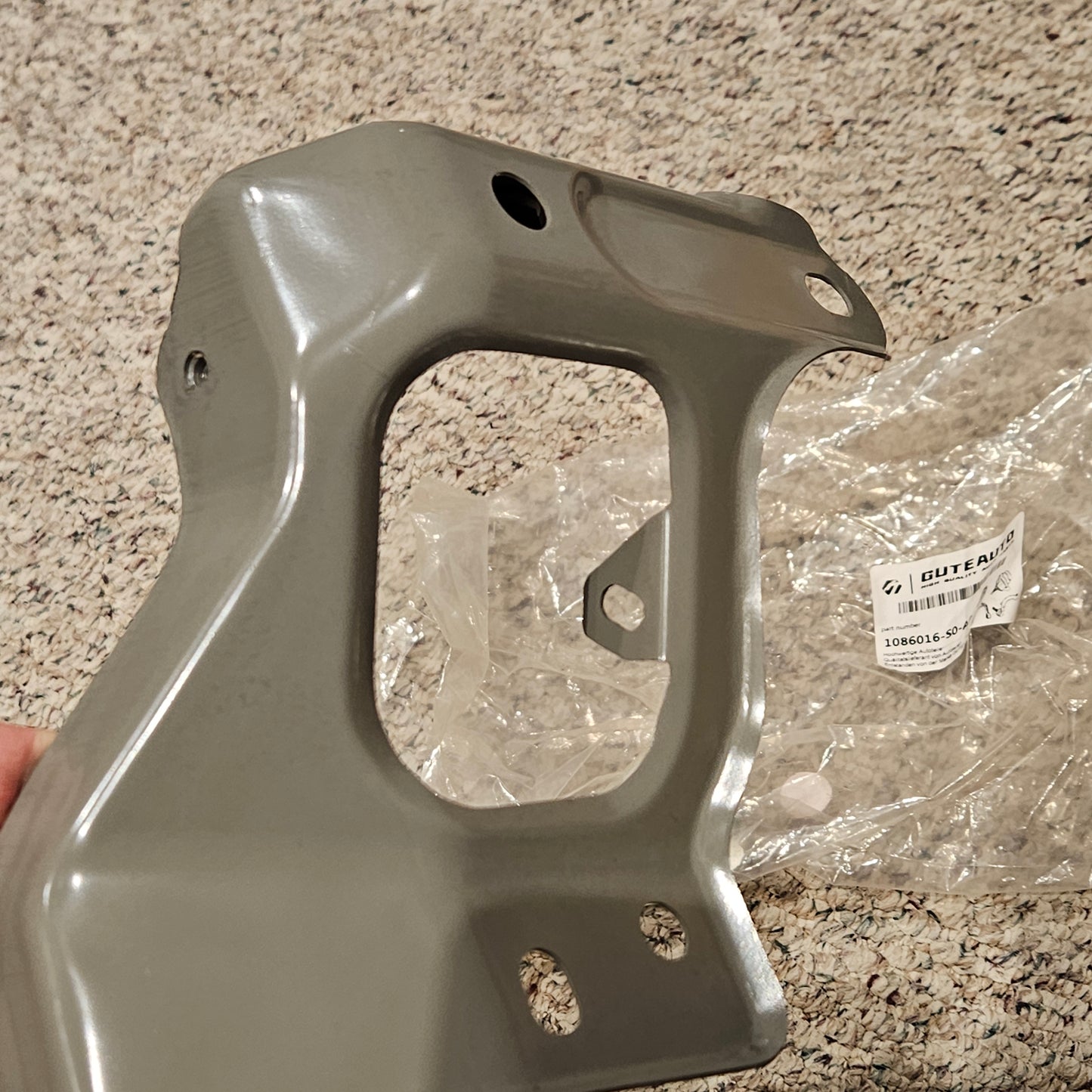 Tesla 1086016-S0-A Model 3 Fender Bracket Right Side