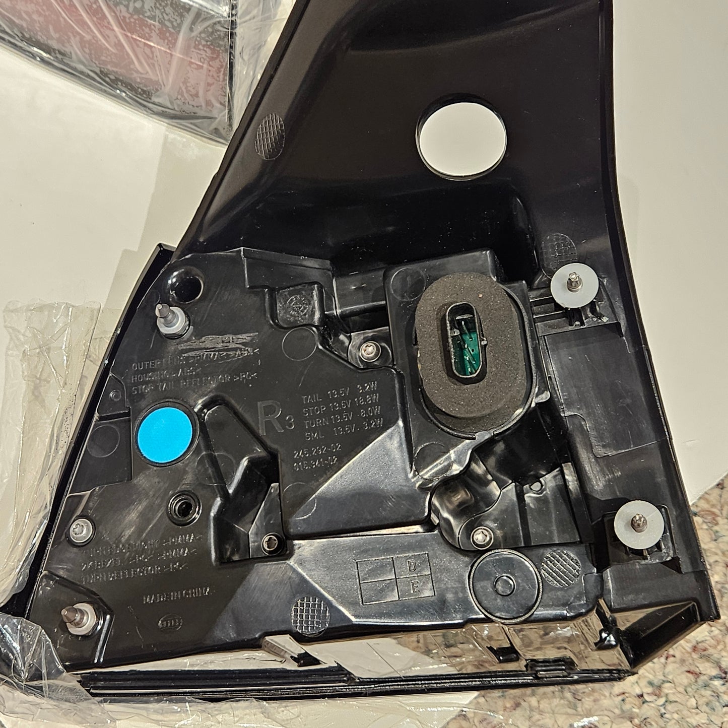 Tesla 1077400-00-C 17-20 MODEL 3 REAR TAIL LAMP RH