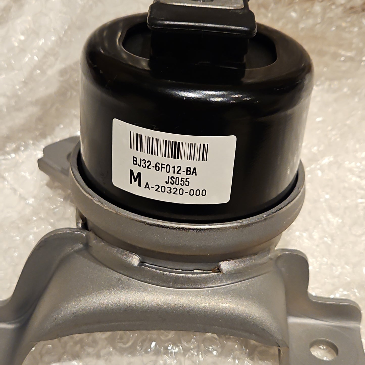 OEM LR024730 Engine Mount Insulator