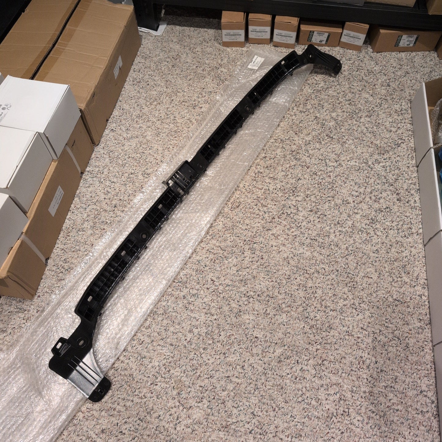 TESLA 1757096-00-D 2024-2025 MODEL 3 REAR FASCIA CENTER BRACKET
